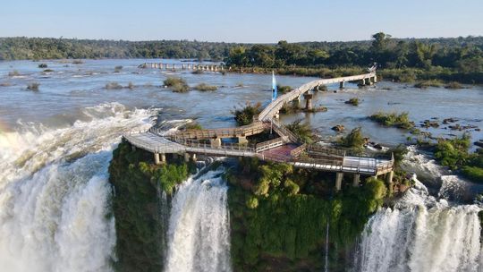 Cataratas del Iguazú: el circuito Garganta del Diablo está inhabilitado por aumento del caudal de agua