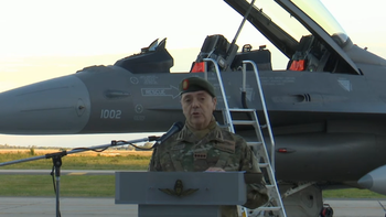 El ministro de Defensa, Carlos Presti, participó este martes en el acto de recepción de los seis nuevos F-16 que llegaron al Área Material Río Cuarto, en Las Higueras.