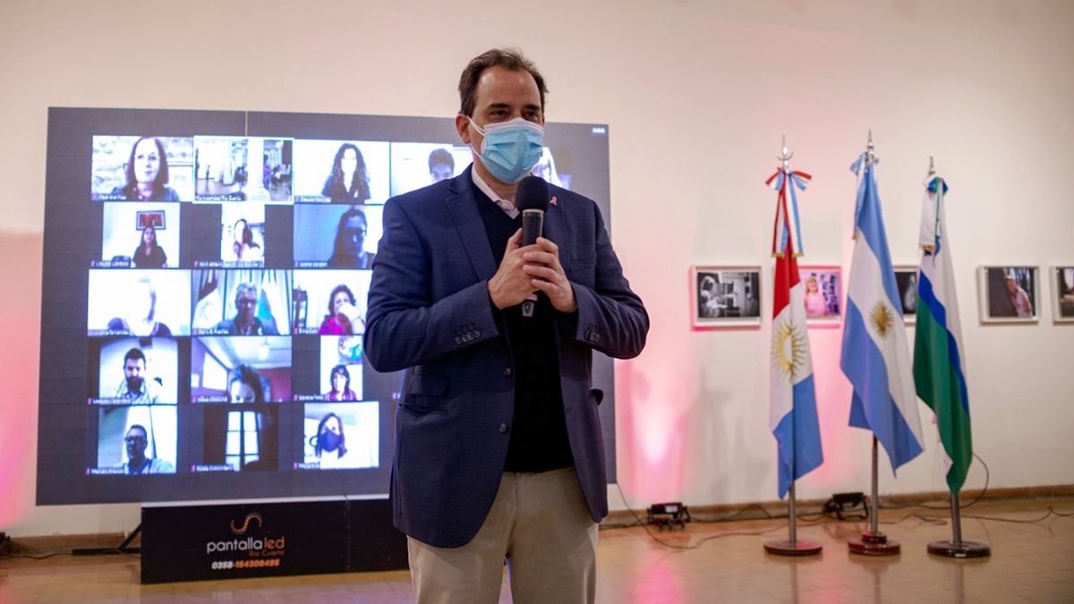 El intendente Juan Manuel Llamosas encabezó la presentación de actividades.