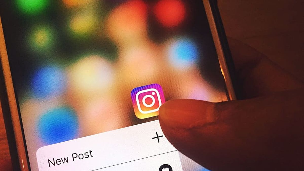 Una de las maniobras se realizó a través de Instagram.