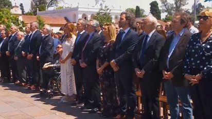 Macri y Fernández juntos en la misa por la