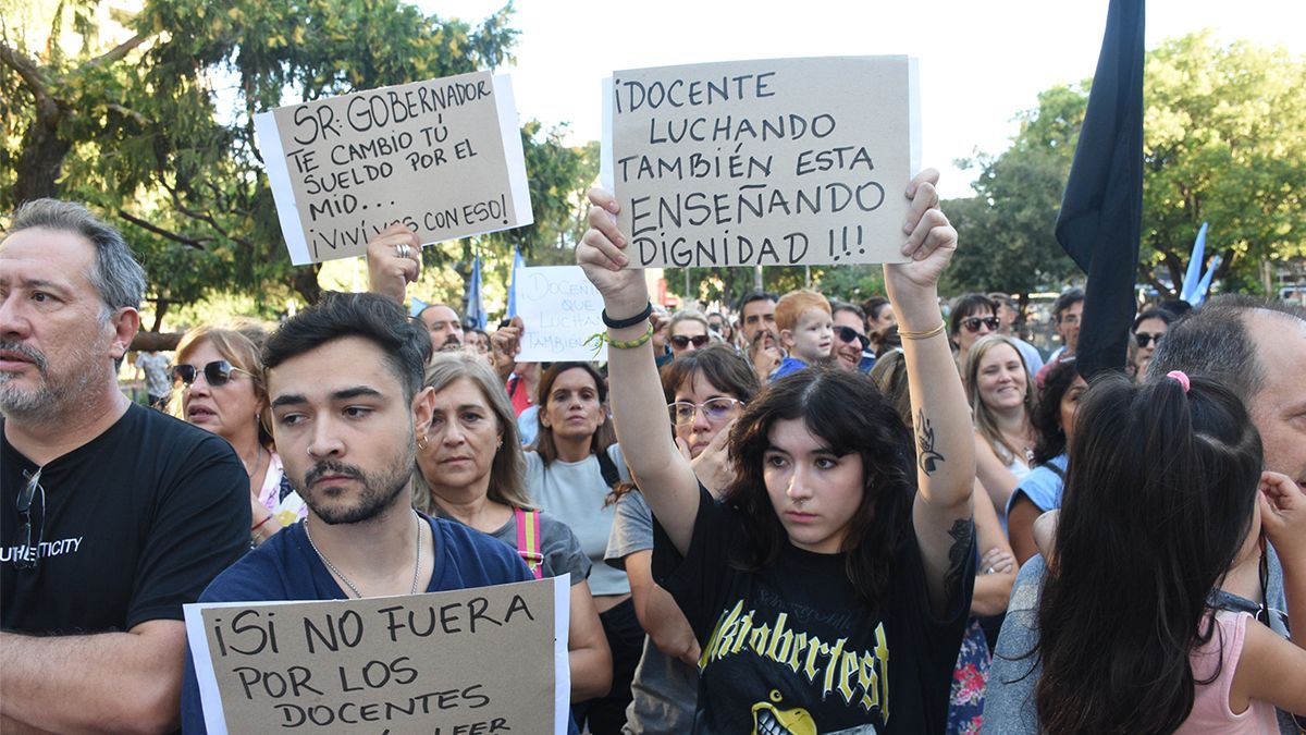Paro y manifestación docente en Río Cuarto. Foto: Estela Zogbe.