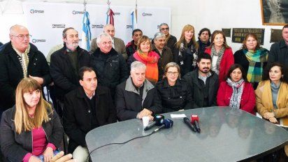 Respaldo de intendentes y legisladores a la boleta corta: ahora salen a militarla