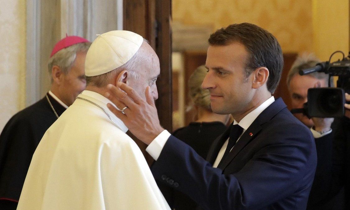 papa_francisco_e_emmanuel_macron_foto_alessandra_tarantino_epa34869c65.jpg