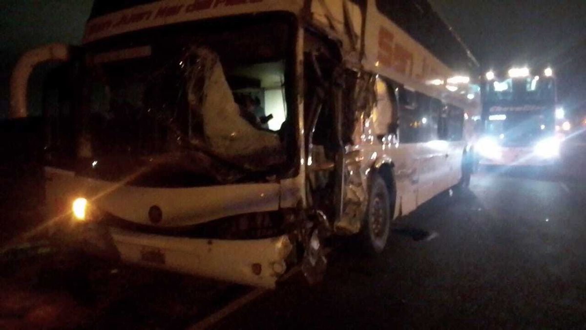 Seis heridos en un choque frontal entre un micro y un camión en ruta 36