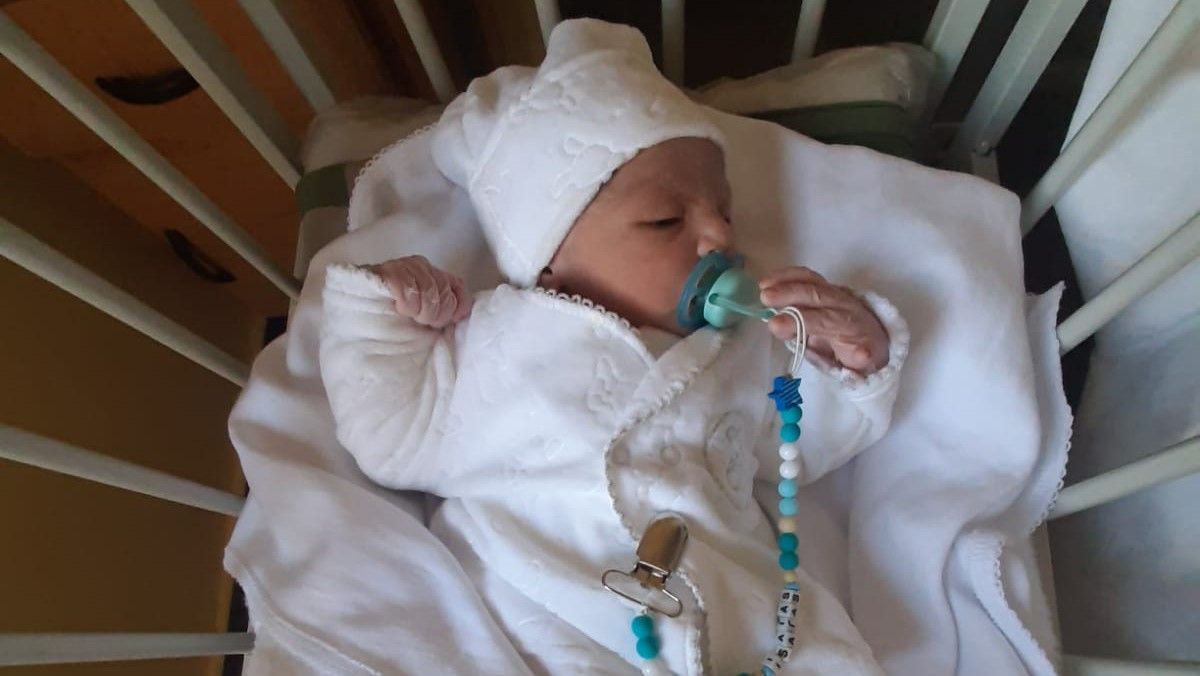 El pequeño Isaías nació minutos después de las 6 en la maternidad del Pasteur.
