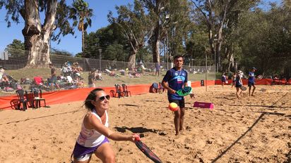 Beach tenis: la quinta fecha del circuito nacional se disputó en Villa Nueva
