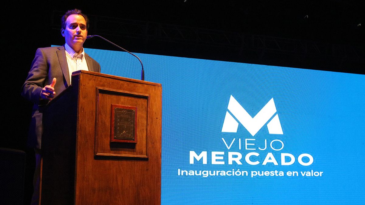 El intendente Llamosas destacó la puesta en valor de la sala.