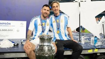 Messi junto a Matías Manna, asistente táctico de Scaloni