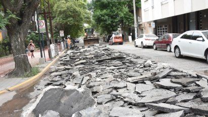 Repavimentan calle Santa Fe, en pleno centro de la ciudad
