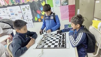 Enseñan ajedrez en las escuelas como herramienta pedagógica