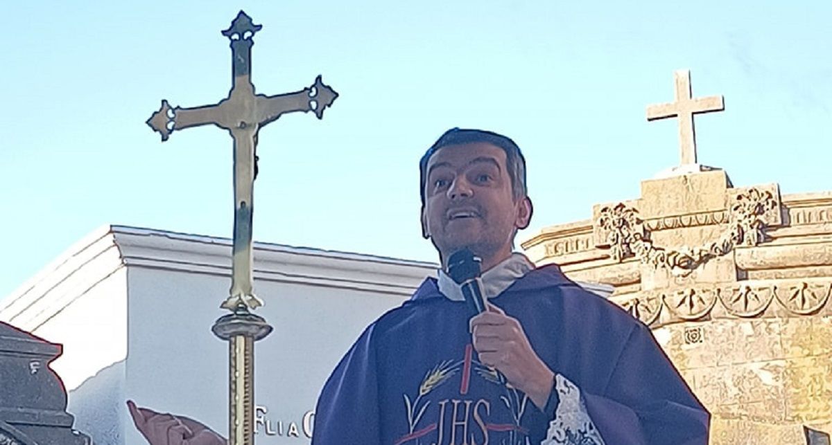 El cura Luiz Carlos de Zouza fue removido de su oficio de párroco