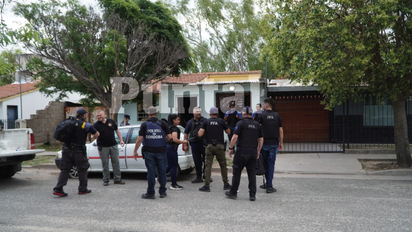 Allanamiento en el barrio de las 400 viviendas: secuestraron una gran cantidad de estupefacientes, hay dos detenidos