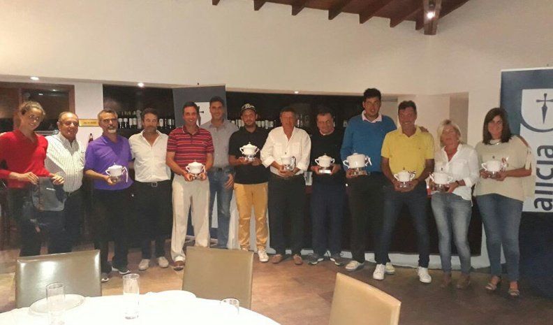 Los mejores en cada una de las categorías del torneo Apertura del Río Cuarto G.C. con sus respectivos premios.