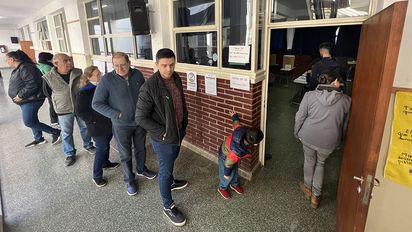 Cuenta regresiva para el cierre de urnas, en una jornada con