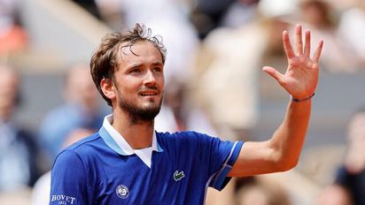 Medvedev dio el golpe en Wimbledon y se enfrentará con Alcaraz en una de las semifinales