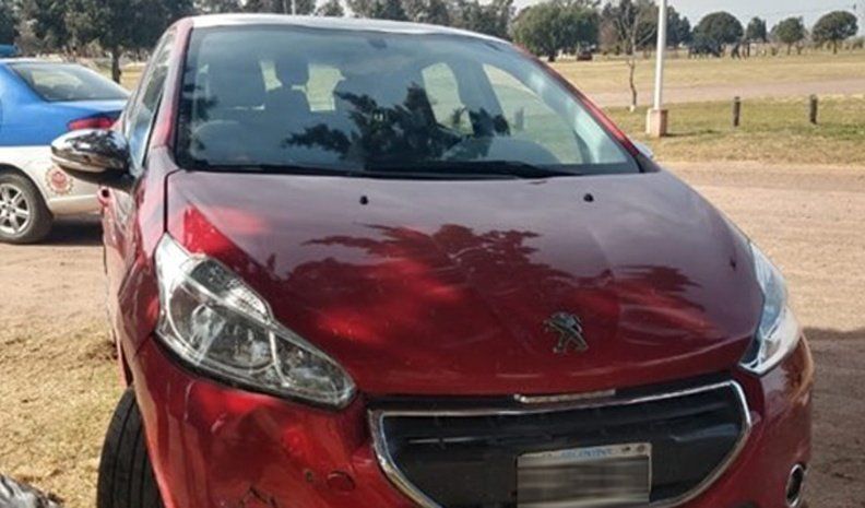 El joven, de 23 años, que protagonizó el siniestro se conducía en un Peugeot 208.