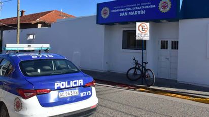 Madre e hija, amenazadas por dos jóvenes en motocicleta: una de ellas quedó detenida