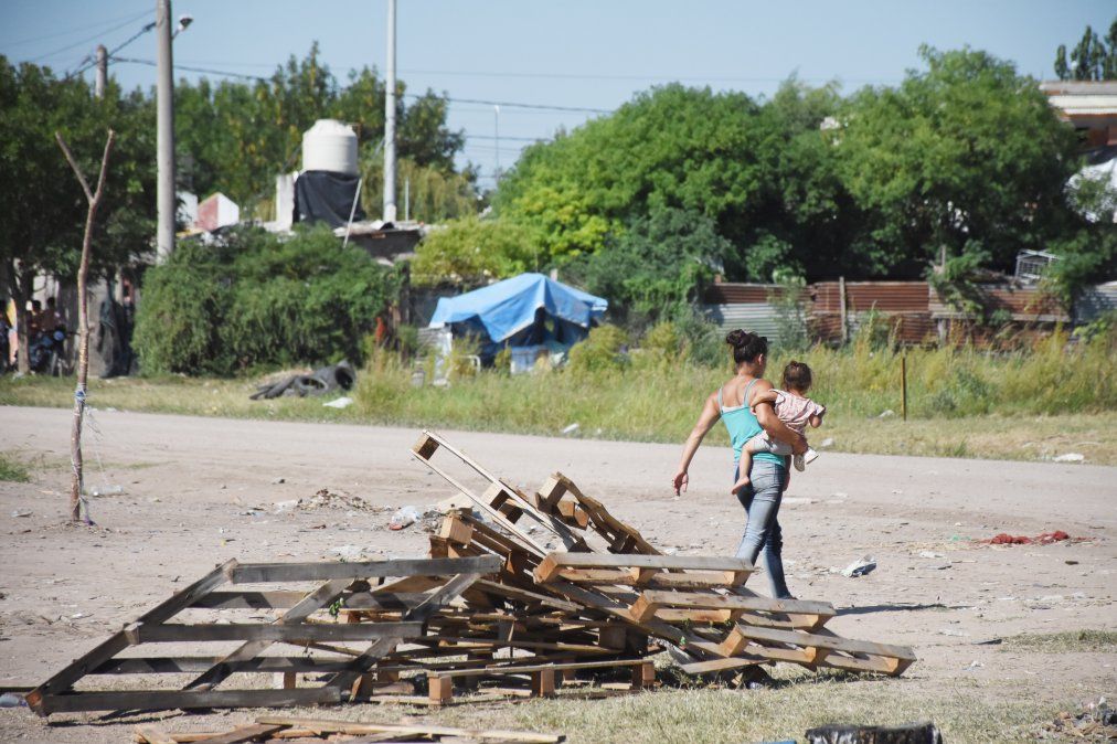 En Argentina, el 65% de los niños y niñas son pobres, según la UCA