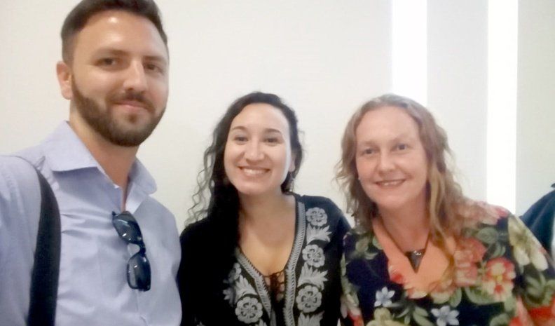 De izquierda a derecha, el realizador Eric Muzart, la productora Mariana Britos Musa y la directora Gabriela Naselli en el Ministerio de Industria y Minería de la Provincia.