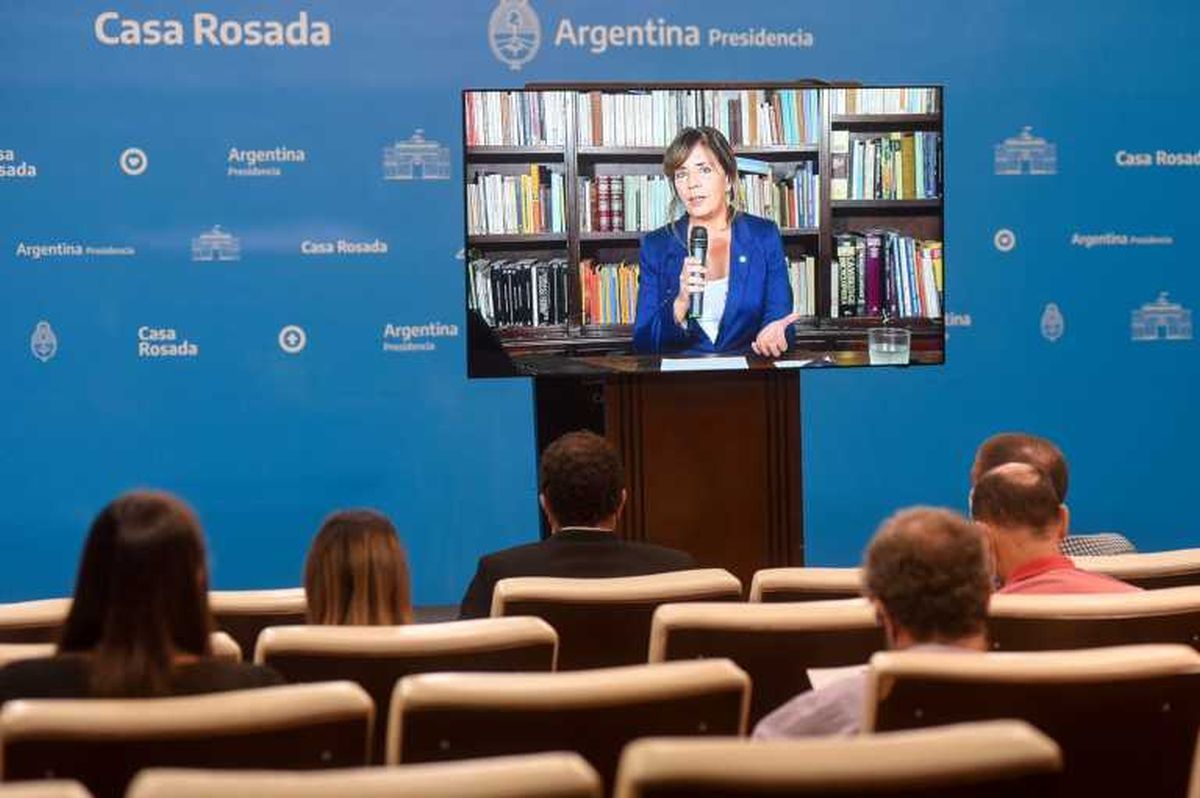 La portavoz presidencial Gabriela Cerruti informó de manera virtual sobre el nuevo esquema de aumentos de tarifas.