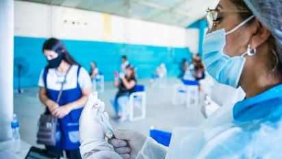Llegaron 2.300 dosis más y retoman hoy la vacunación con los docentes 