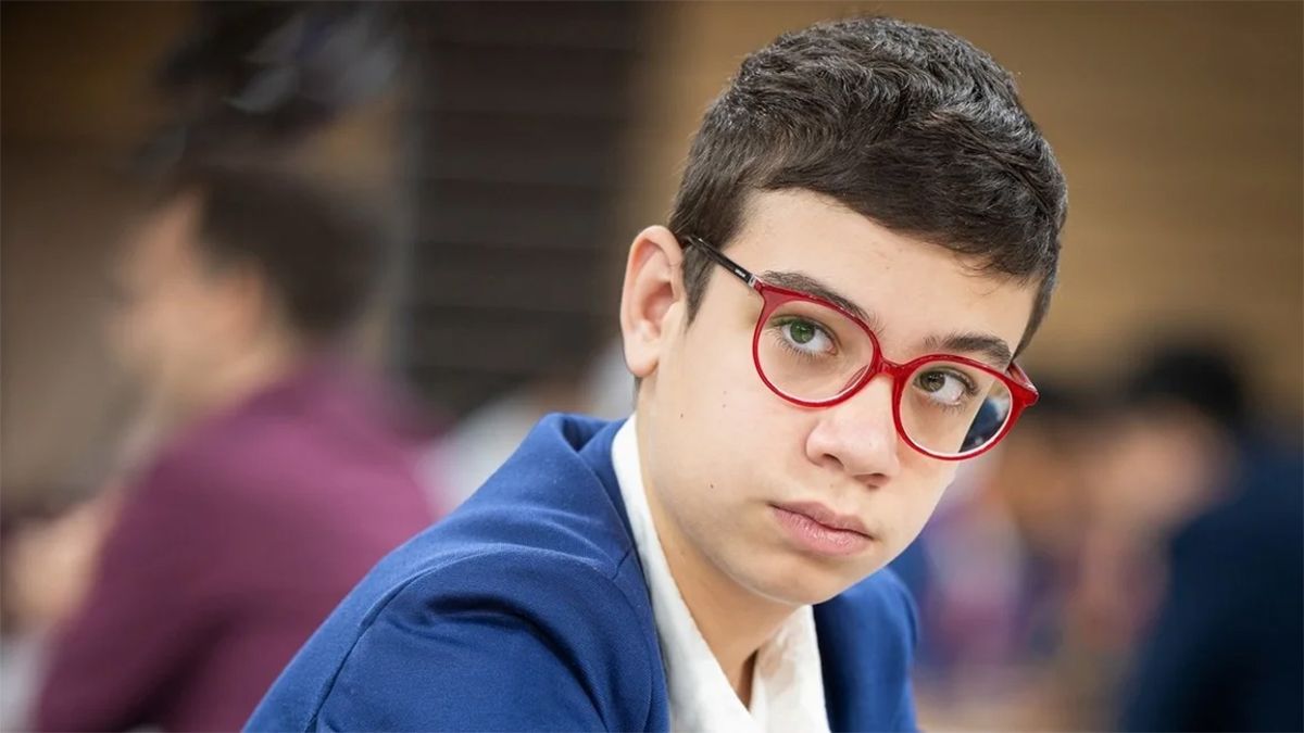 Faustino Oro arrancó con un triunfazo ante el Top 20 mundial. en el mundial de Blitz