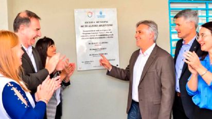 Ya se construyeron más de la mitad de las aulas que prometió la gestión Llaryora
