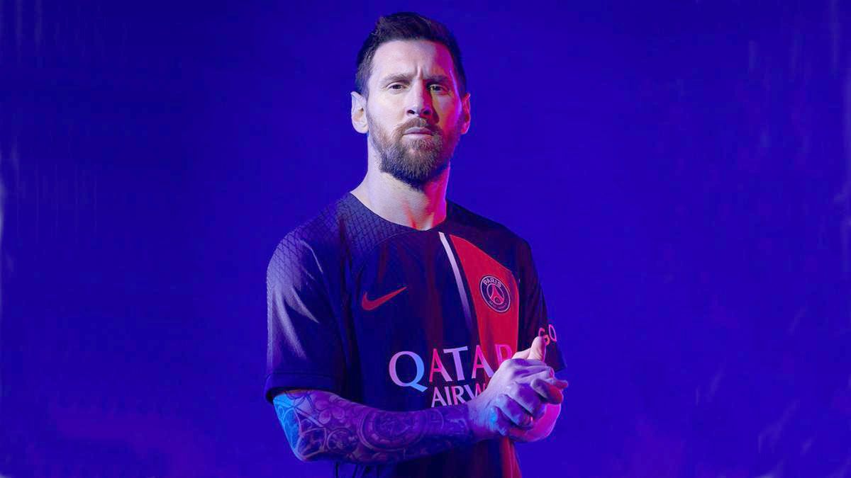 Messi con la nueva camiseta del PSG