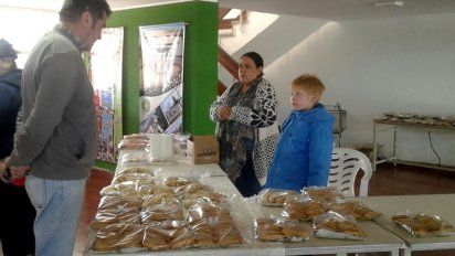 La Carlota: vendieron 1.700 empanadas y mil pastelitos para ayudar a una escuela