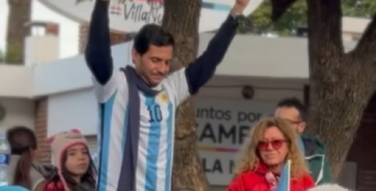 Los candidatos de Hacemos Unidos por Córdoba y Juntos por el Cambio, Franco Graglia e Ignacio Tagni, cerraron campaña con caravanas por las calles de Villa Nueva.