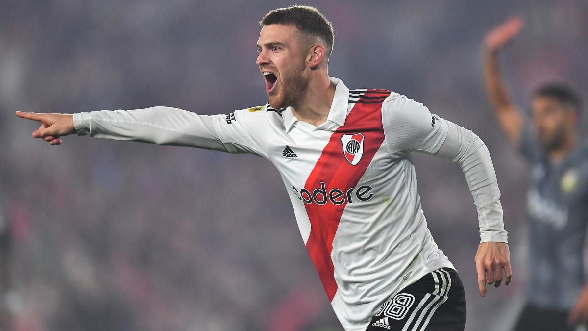 Lucas Beltran festeja su gol, a los dos minutos de iniciado el partido que River ganó a Estudiantes por 3 a 1 en el Más Monumental
