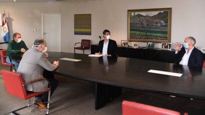 Juan Schiaretti le planteó a industriales que el COE definirá la apertura de la cuarentena