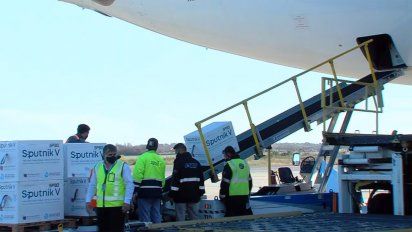Llega hoy de Moscú el vuelo que trae el reactivo para fabricar la Sputnik V