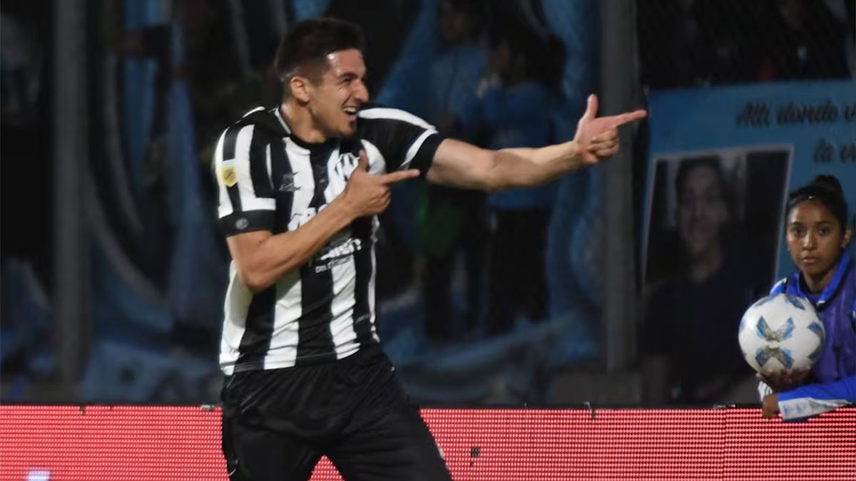 Central Córdoba venció 2 a 0 a Independiente Rivadavia en Santiago del Estero