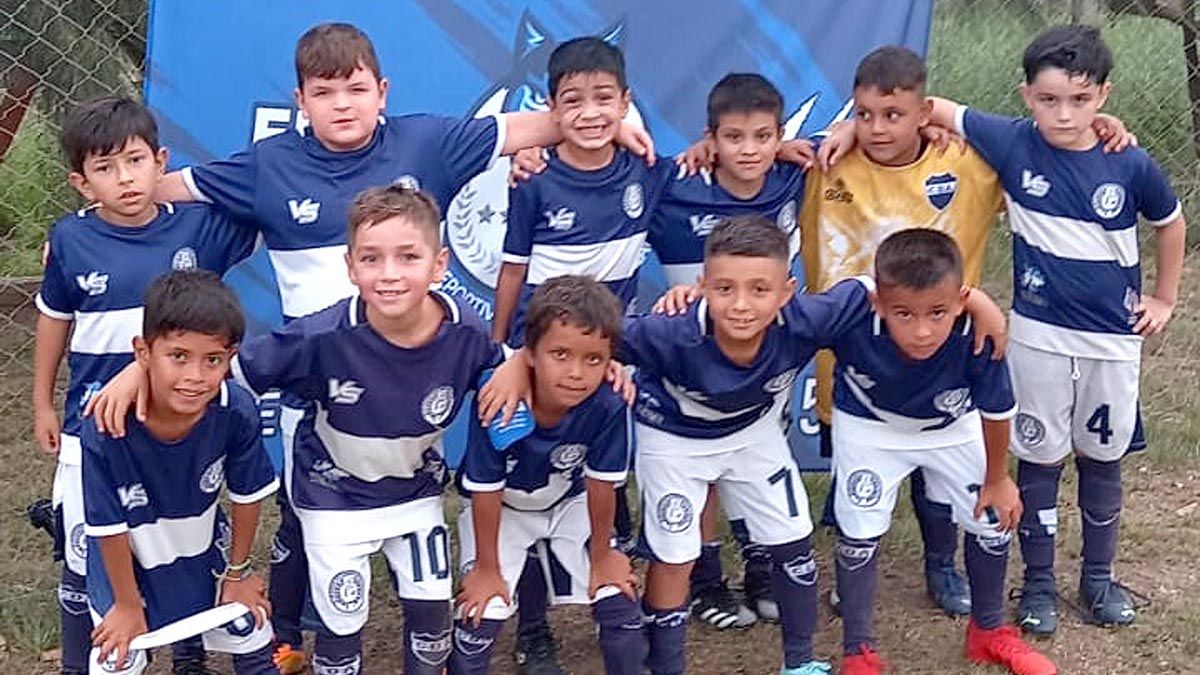 Argentino venció 2-1 en la final a El Porvenir y se consagró campeón invicto con su categoría 2015. Ganó los 7 partidos que disputó.