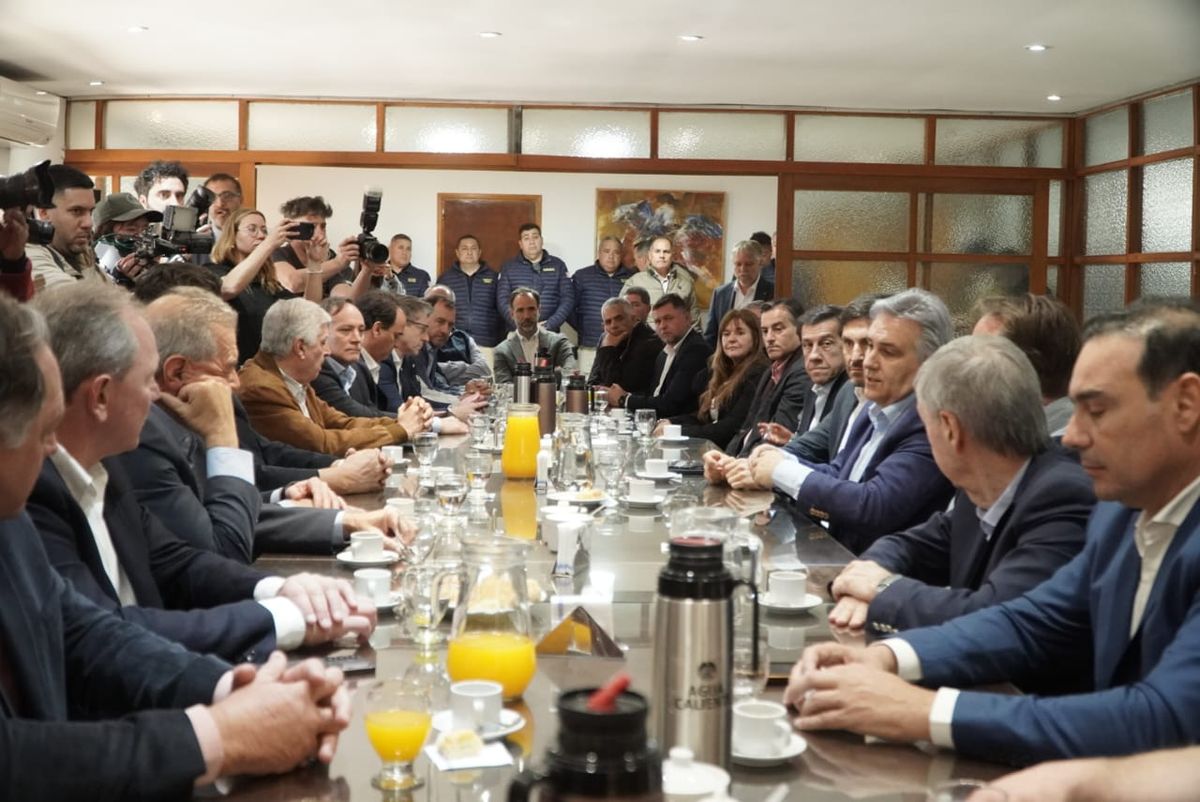 Los gobernadores ya se encuentran en la Sociedad Rural de Río Cuarto