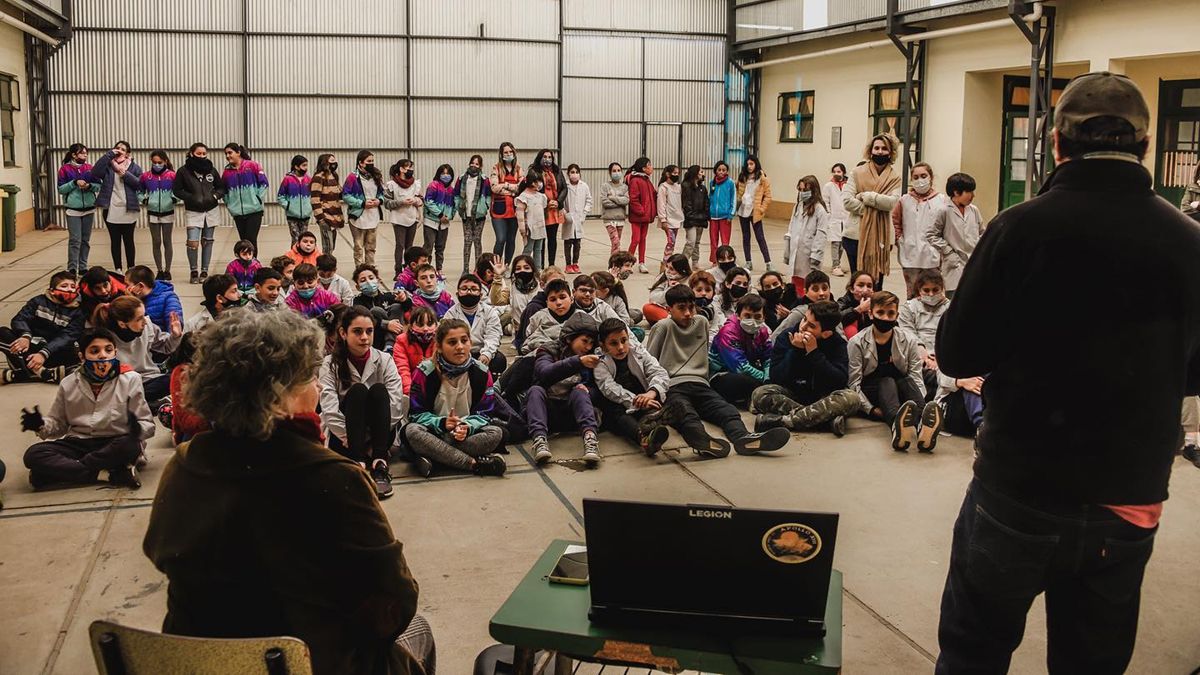 Los especialistas del proyecto de la reserva Monte Alegre visitaron la escuela primaria Leonila de las Mercedes Lemos de Las Acequias  y brindaron una charla a los niños de 4°