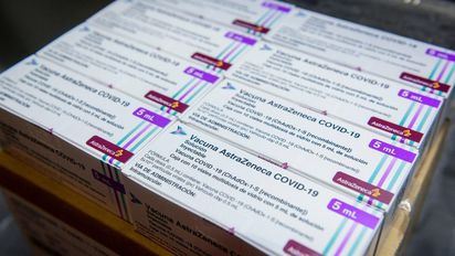 Es de Moldes, quedó en silla de ruedas después de vacunarse y demandó a AstraZeneca por $125 millones