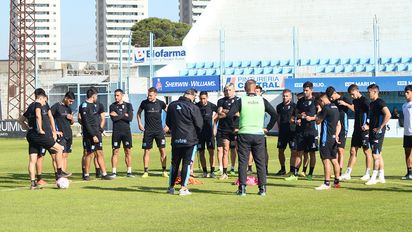 Estudiantes concentra en la previa del partido con el Dragón por la fecha 16