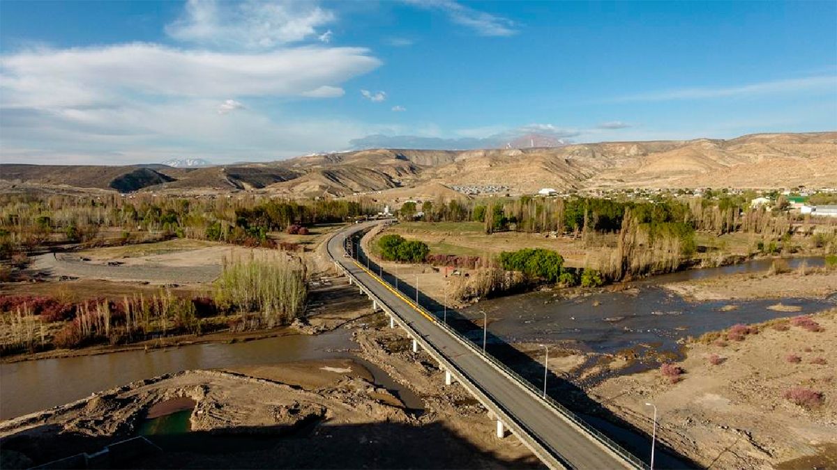 El puente sobre el río Curi Luevú será inaugurado hoy.