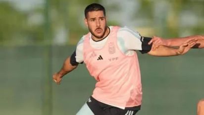 Desde la Selección Argentina llamaron a Emiliano Buendía por una posible baja antes del Mundial