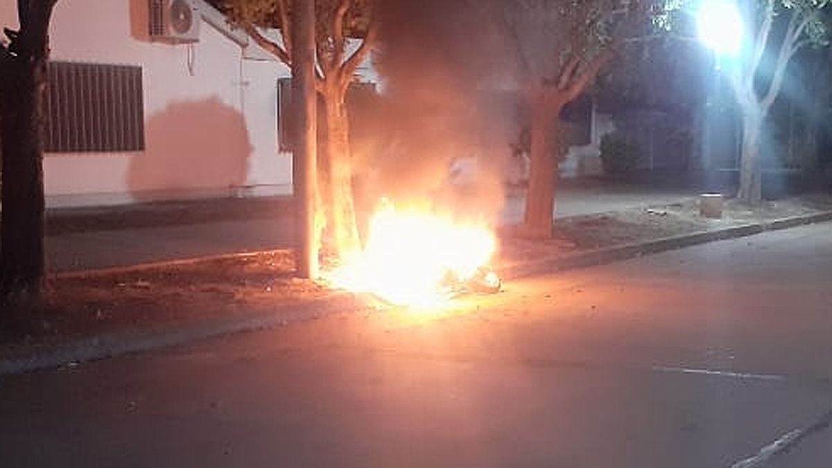 Una moto robada apareció incinerada en General Deheza
