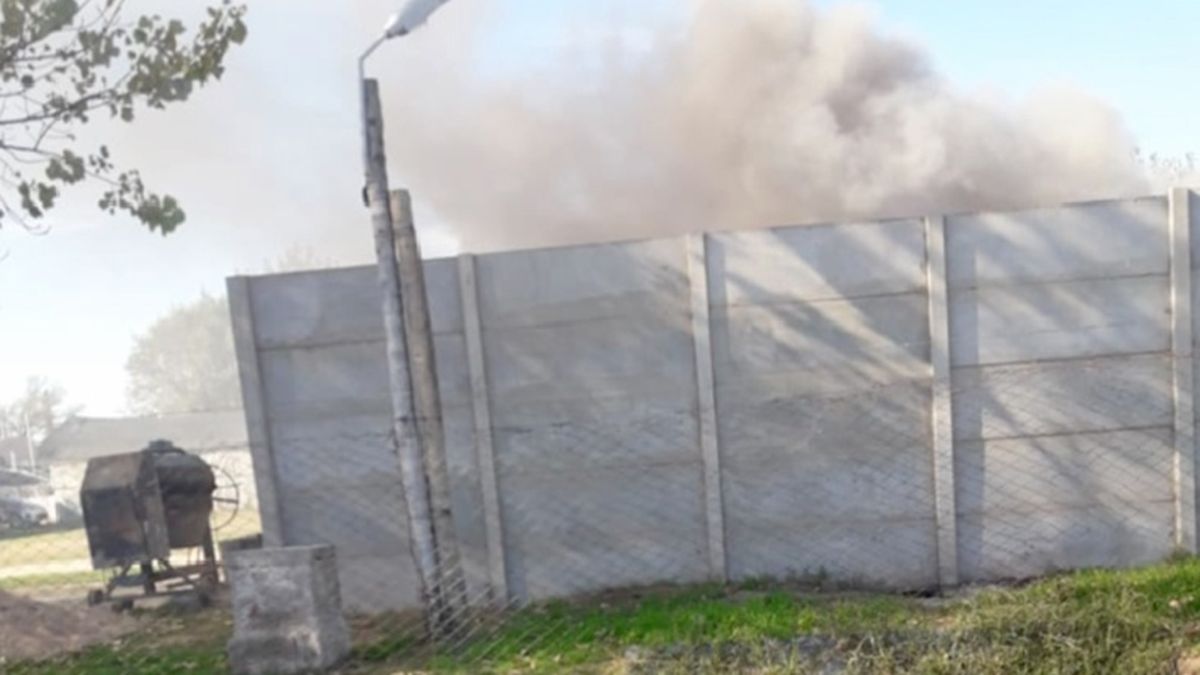 Vecinos del sur se quejan por olores nauseabundos y la basura de la cárcel