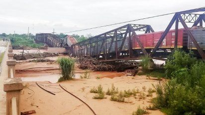 Salta: cayó un puente sobre el río Colorado cuando cruzaba un tren