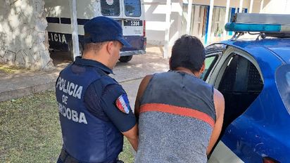 Violó una orden judicial que le impedía mantener contacto con su expareja
