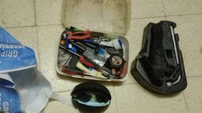 Detuvieron a un hombre cuando robaba elementos de un vehículo
