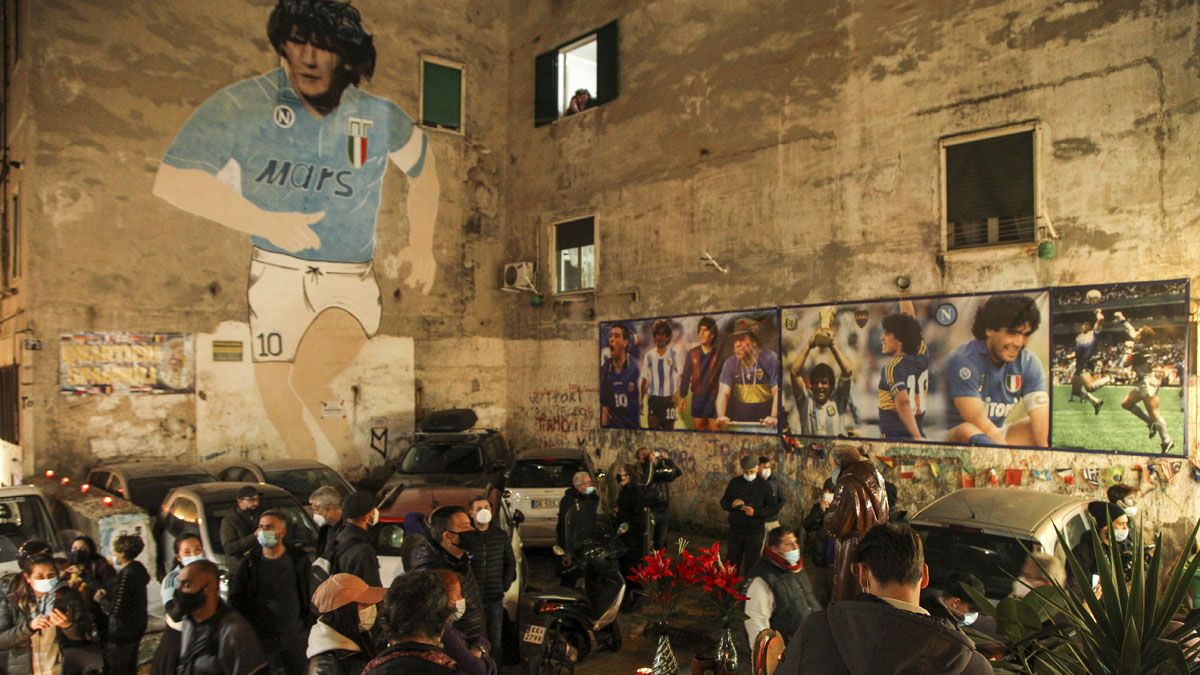 En Nápoles los hinchas salieron a las calles pese al toque de queda.