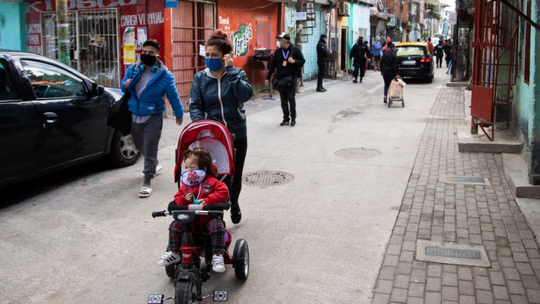 La pobreza infantil cayó drásticamente en Argentina, según un informe