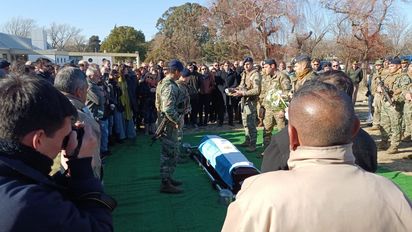 Con una emotiva ceremonia, familiares, amigos y camaradas despidieron al Capitán Sottile